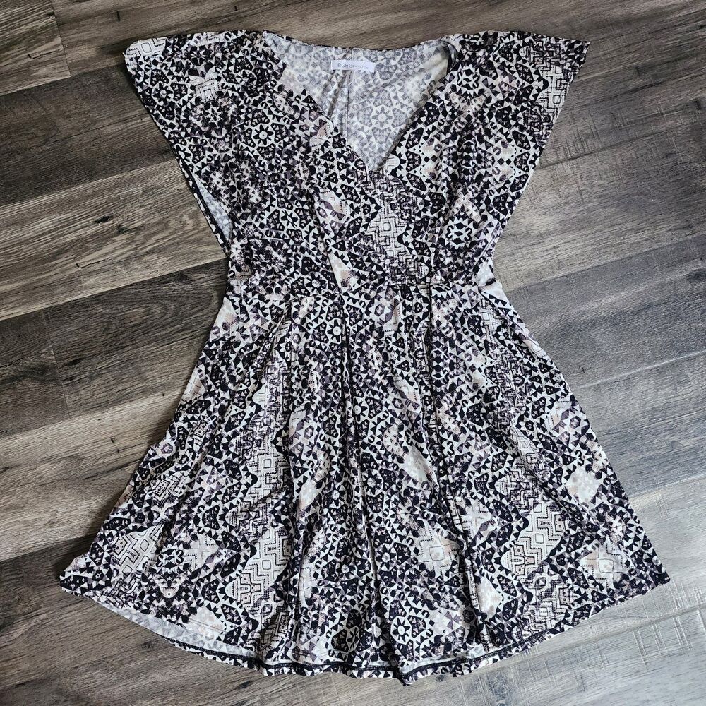 BCBGeneration Black White Gray Mini Dress Flutter Kimono V Neck Short Sleeve